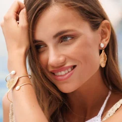 Caroline Svedbom Mini Golden Leaf Earrings/Pearl Best